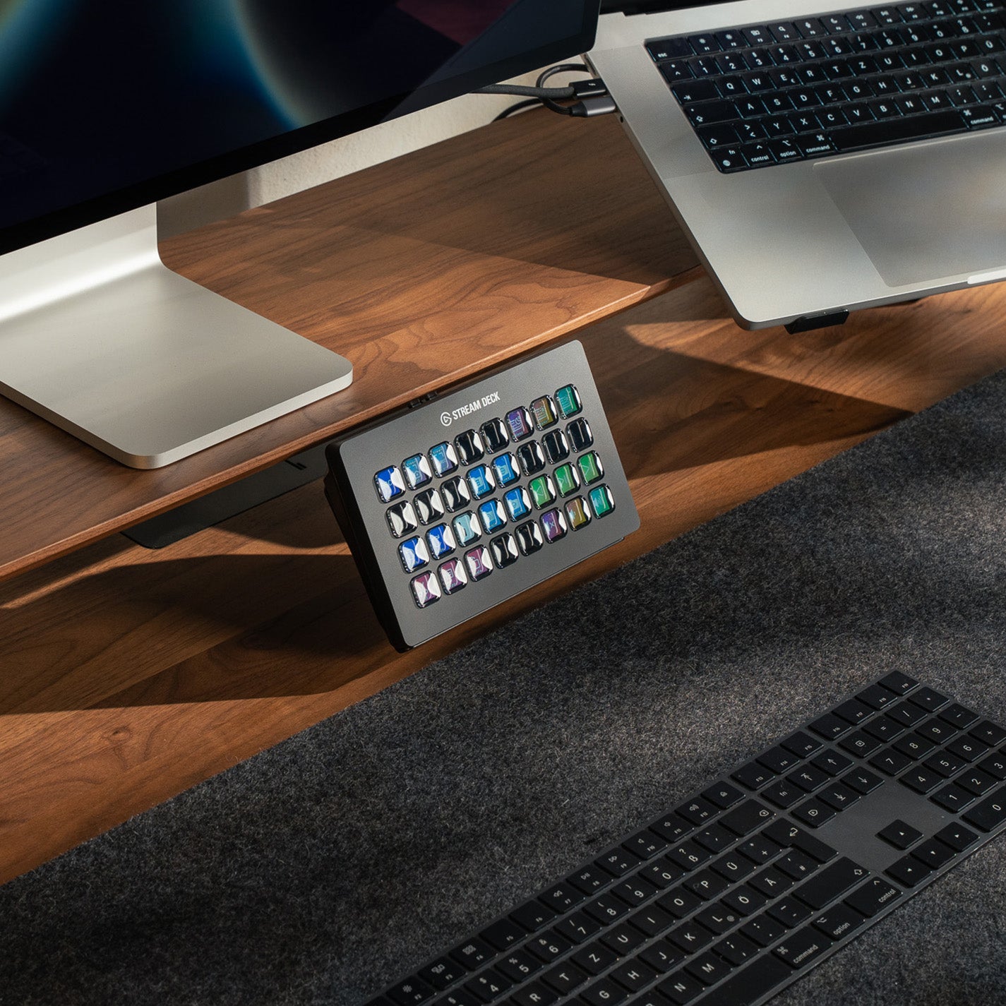 Warum ein Stream Deck XL Halter dein Desk Setup aufgeräumter und effizienter macht