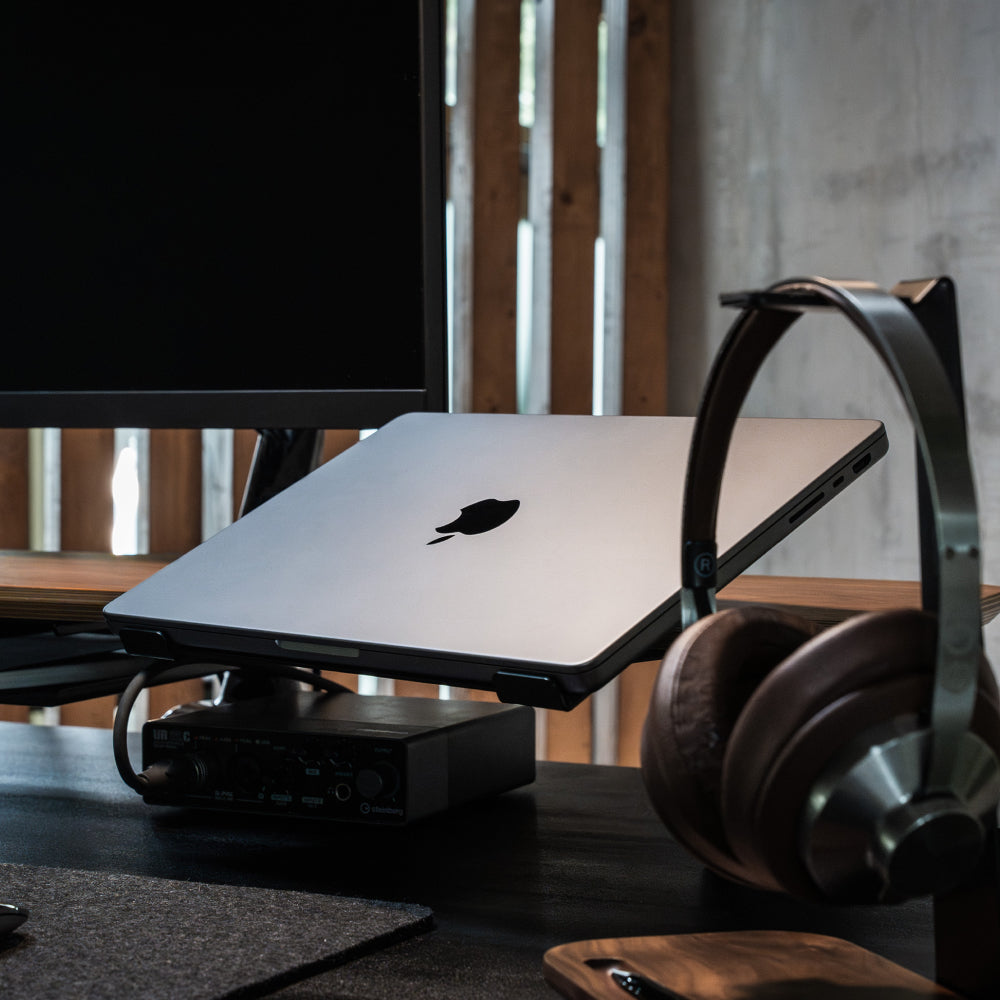 Wieso ein Laptophalter für die Arbeit im Homeoffice mehr als sinnvoll ist