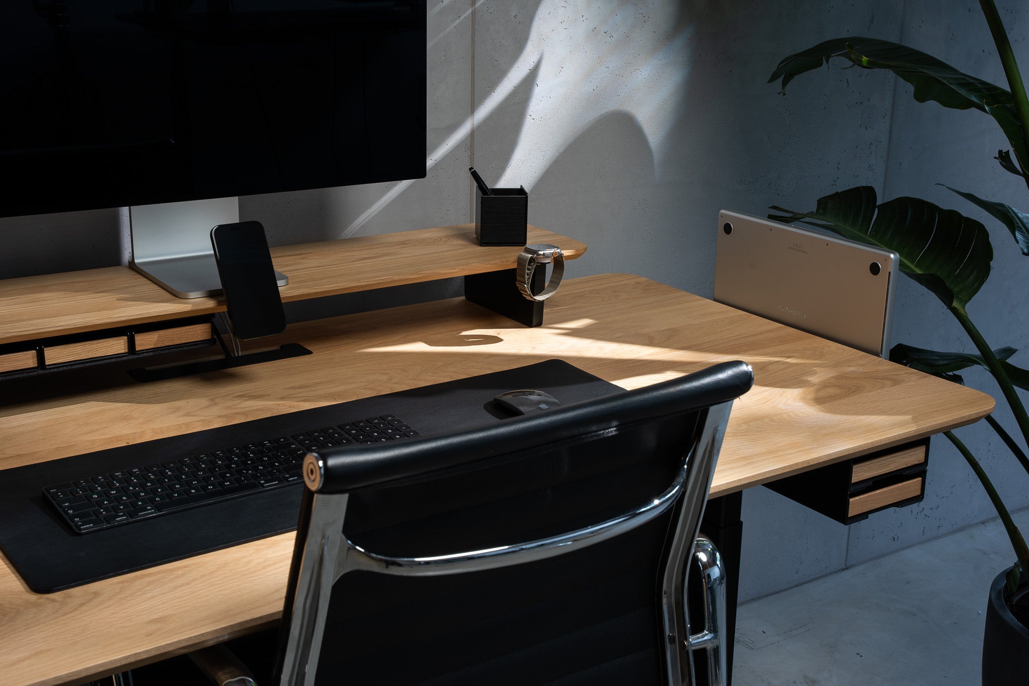 BALOLO, Desk Cockpit, Standing Desk, Stehschreibtisch, Schreibtisch, Organisierter Arbeitsplatz, Höhenverstellbarer Schreibtisch, height-Adjustable Desk, Sit and standing desk, Modularer Schreibtisch, Kabelmanagement, Cable Management @expand #Material_Eiche