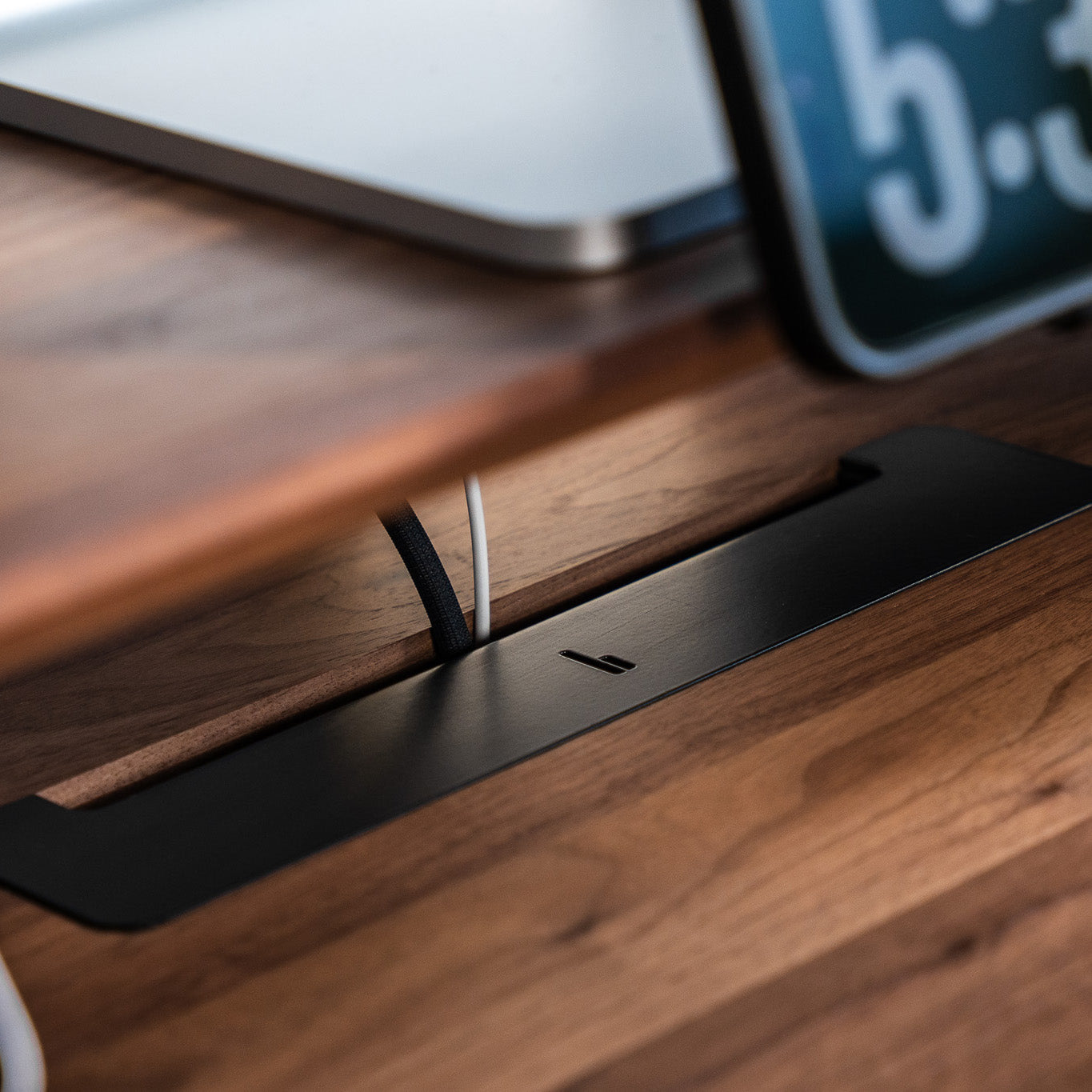 BALOLO, Desk Cockpit, Standing Desk, Stehschreibtisch, Schreibtisch, Organisierter Arbeitsplatz, Höhenverstellbarer Schreibtisch, height-Adjustable Desk, Sit and standing desk, Modularer Schreibtisch, Kabelmanagement, Cable Management