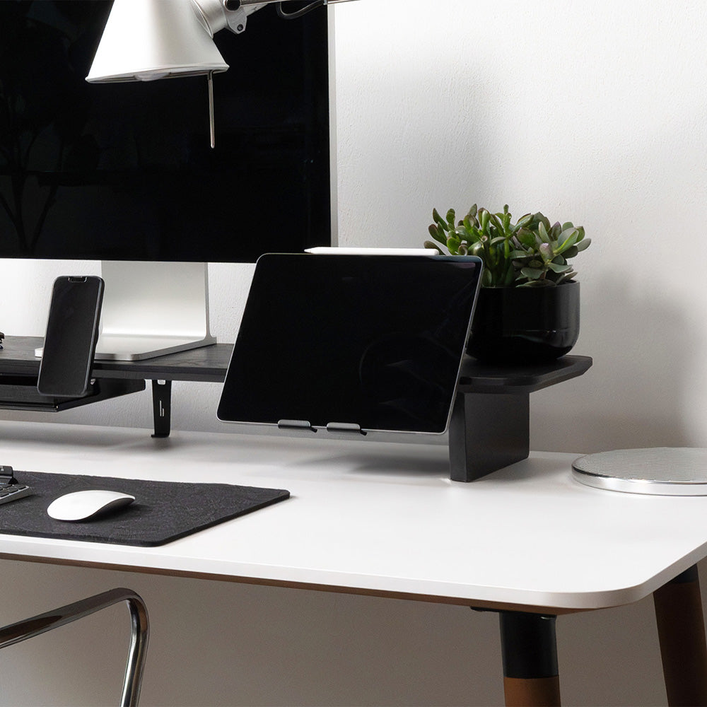 BALOLO, Setup Cockpit, Monitorständer, Monitorerhöhung, modulare Monitorerhöhung, Bürozubehör, Schreibtischzubehör, organisierter Schreibtisch, aufgeräumter Arbeitsplatz, Home Office, Büro, ergonomisches Arbeiten, Arbeiten mit zwei Bildschirmen