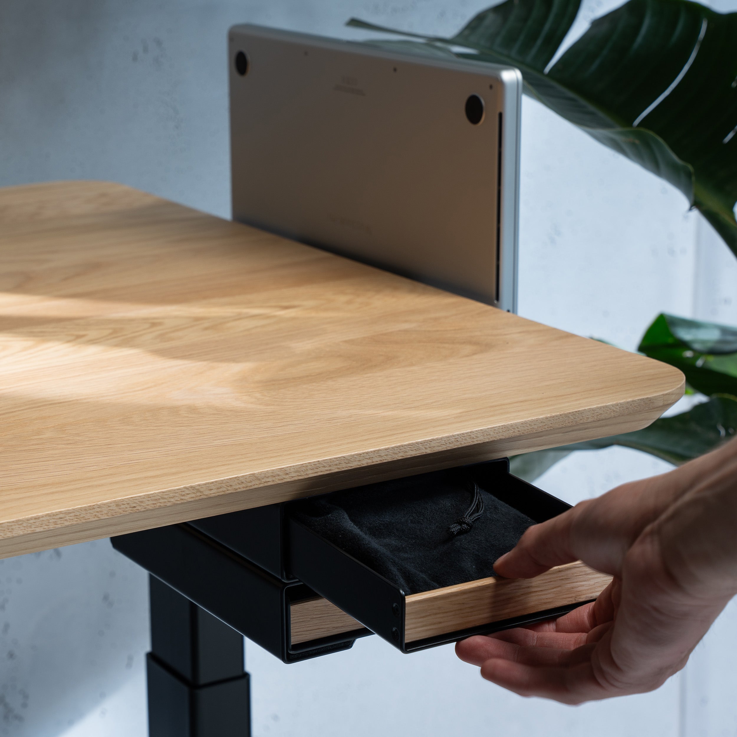 BALOLO, Desk Cockpit, Standing Desk, Stehschreibtisch, Schreibtisch, Organisierter Arbeitsplatz, Höhenverstellbarer Schreibtisch, height-Adjustable Desk, Sit and standing desk, Modularer Schreibtisch, Kabelmanagement, Cable Management