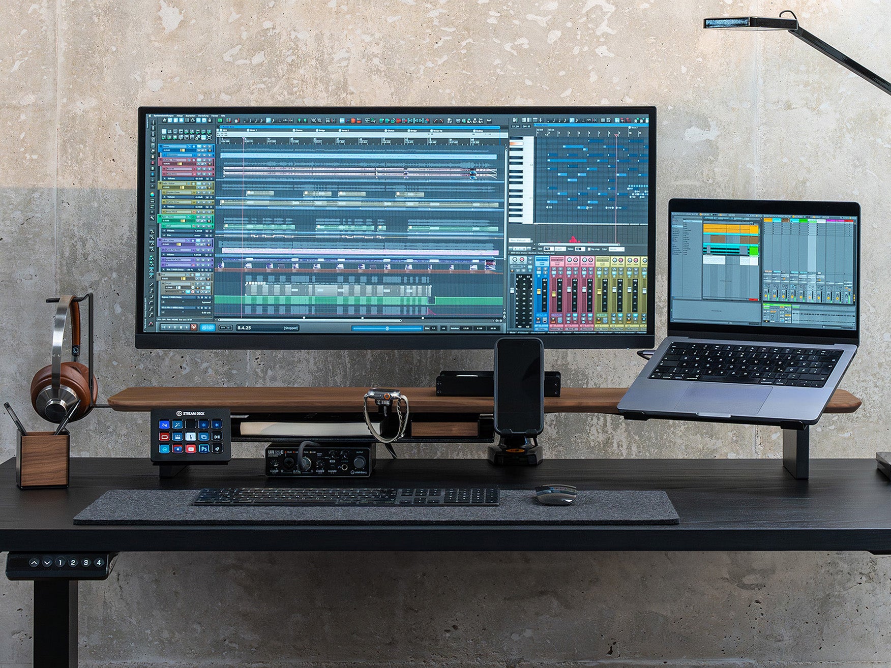 balolo, Setup Cockpit Large, Monitorerhöhung, Arbeiten mit zwei Monitoren, Walnussholz, Ergonomischer Arbeitsplatz, Produktiver Schreibtisch, Platzsparender Arbeitsbereich, organisierter Schreibtisch, Büro, Home Office, Work from home, office, desk shelf, organized desk, Space-saving workspace, walnut, desk organization, desktop riser, dual-desktop riser #material_Amerikanischer Nussbaum