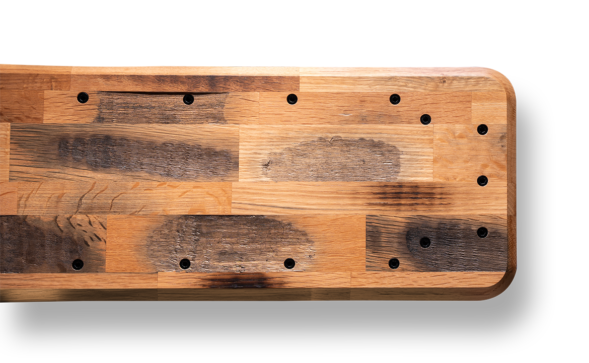 Detailaufnahme der Unterseite des Setup Cockpit Monitorständers als Whiskey Barrel Edition.