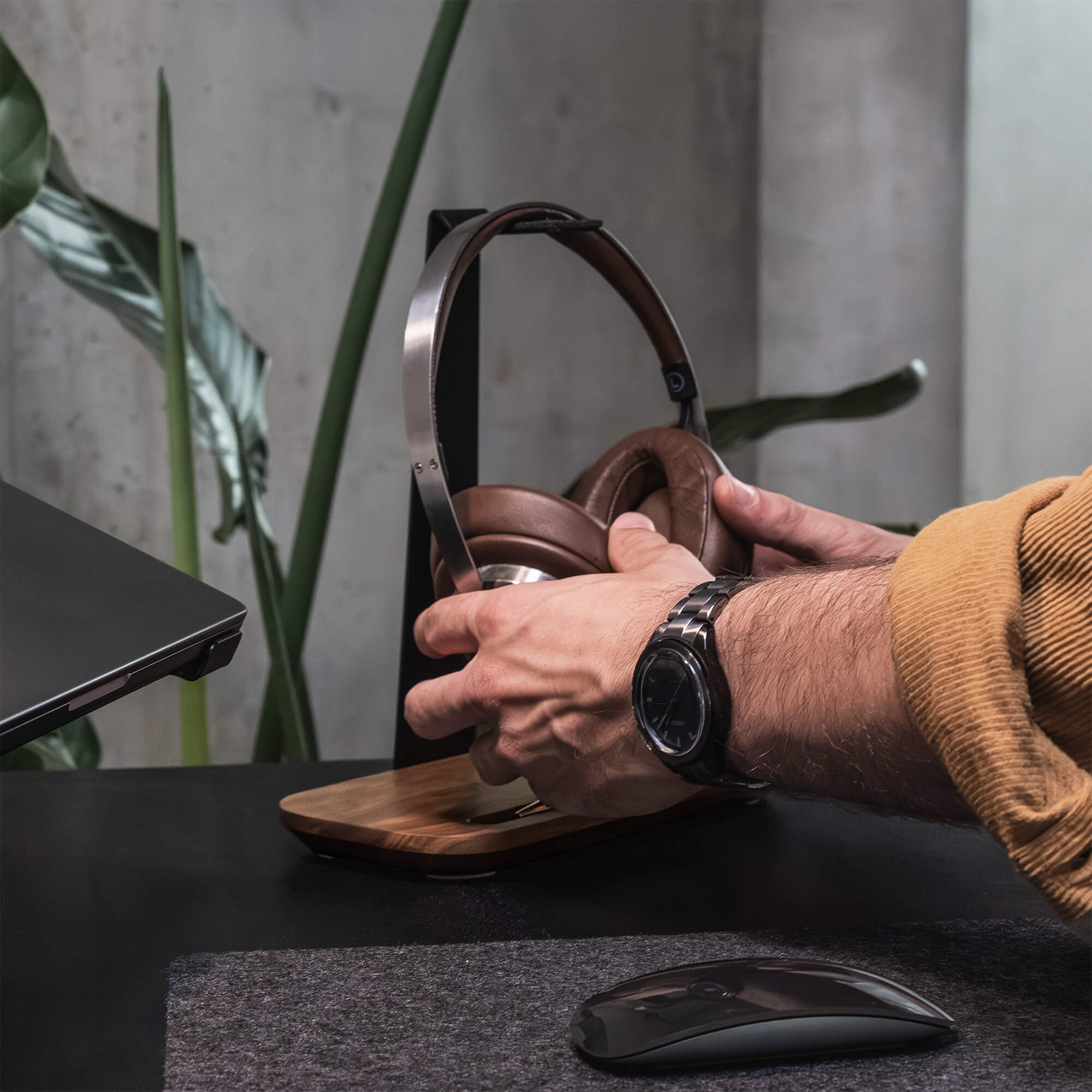 BALOLO, Headphone Holder, Headphone Stand, Setup Cockpit, Monitor Stand, Monitor Riser, Desk Shelf, organized desk, organized workspace, desk setup, work from home, office