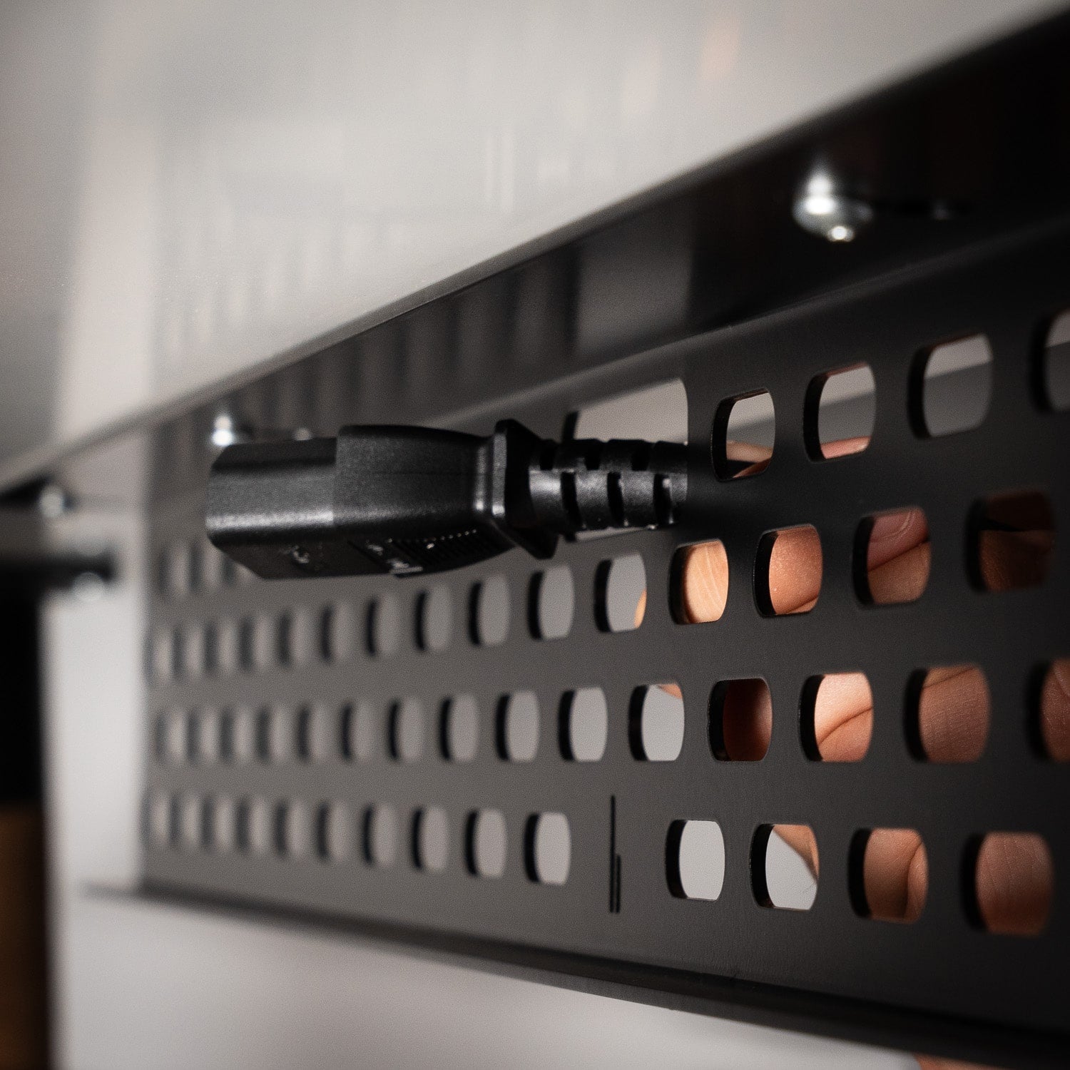 BALOLO, Kabelführung, Kabelmanagement, Kabel Organisation, organisierte Kabel, aufgeräumter Arbeitsplatz,Home Office, Schreibtischzubehör, Schreibtischorganisation, ergonomisches Arbeiten