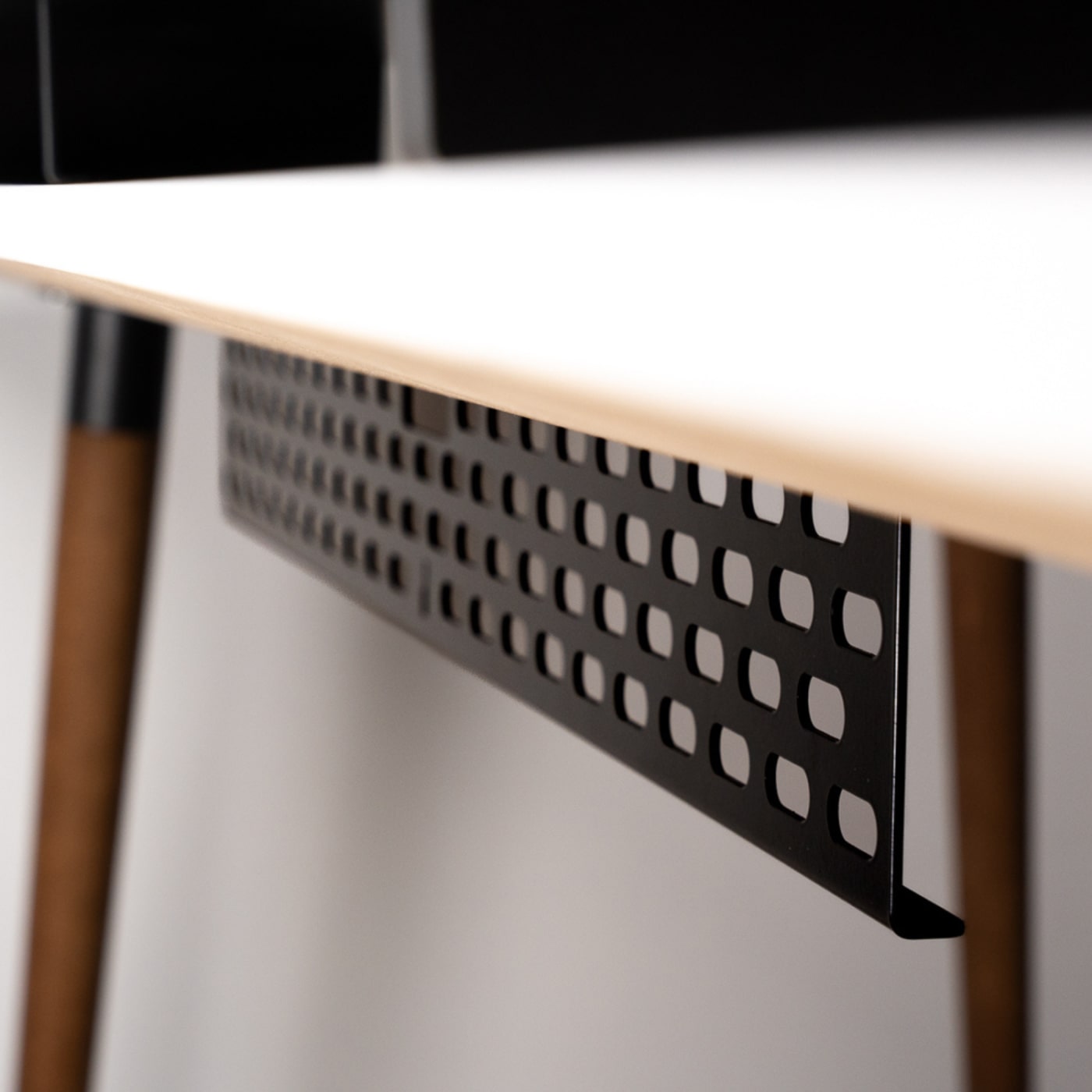 BALOLO, Kabelführung, Kabelmanagement, Kabel Organisation, organisierte Kabel, aufgeräumter Arbeitsplatz,Home Office, Schreibtischzubehör, Schreibtischorganisation, ergonomisches Arbeiten