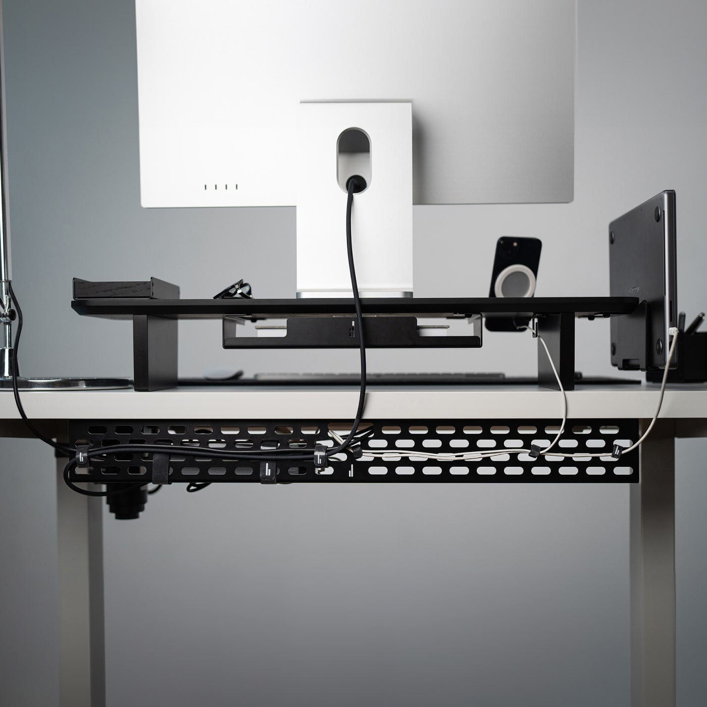 BALOLO, Kabelführung, Kabelmanagement, Kabel Organisation, organisierte Kabel, aufgeräumter Arbeitsplatz,Home Office, Schreibtischzubehör, Schreibtischorganisation, ergonomisches Arbeiten