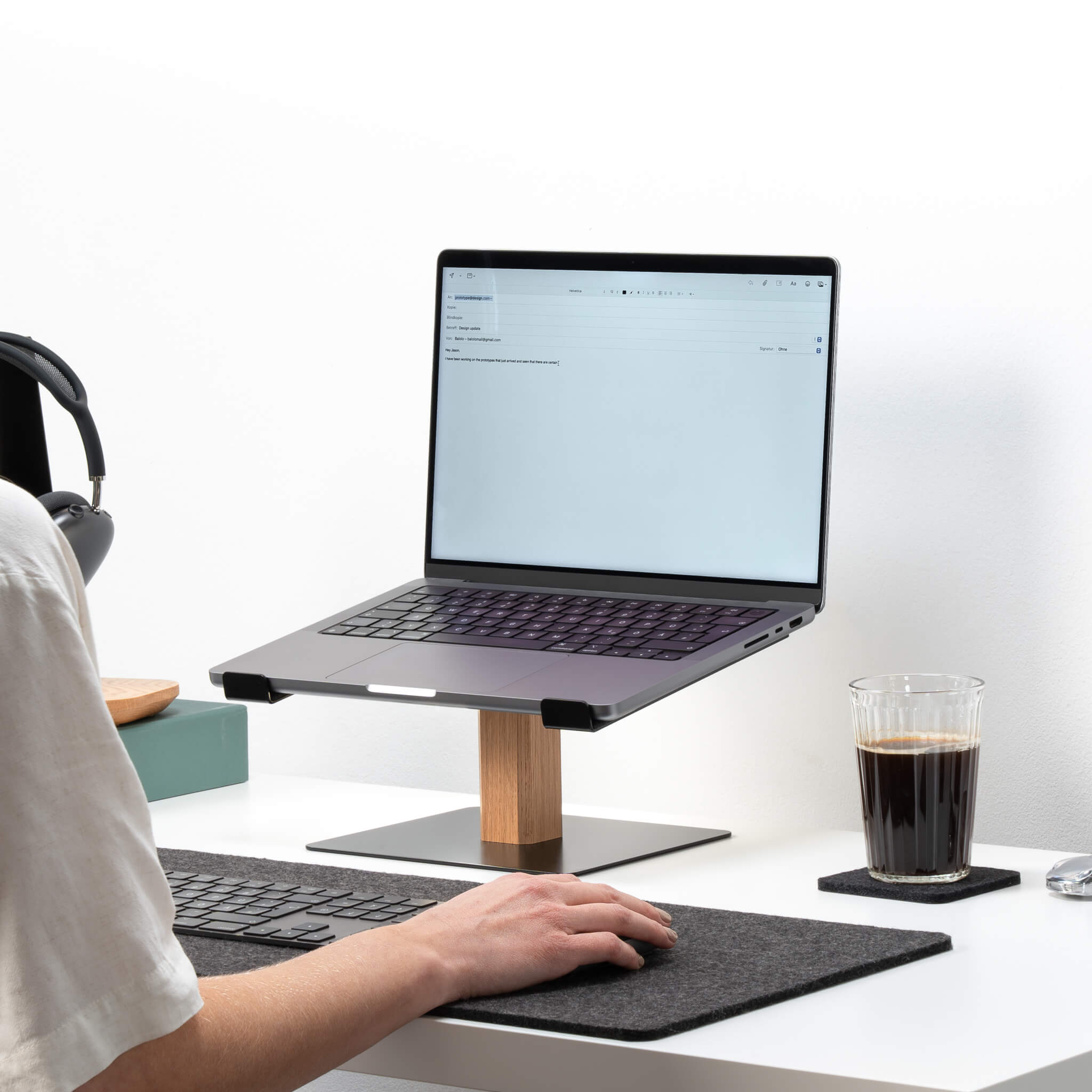 BALOLO, Laptopständer, Laptop Ständer, Laptop Ständer Holz, Laptopständer Holz, Laptop Halterung, Laptop Halter, Macbook Ständer, Macbook Ständer Holz, organisierter Schreibtisch, home office, Laptop setup