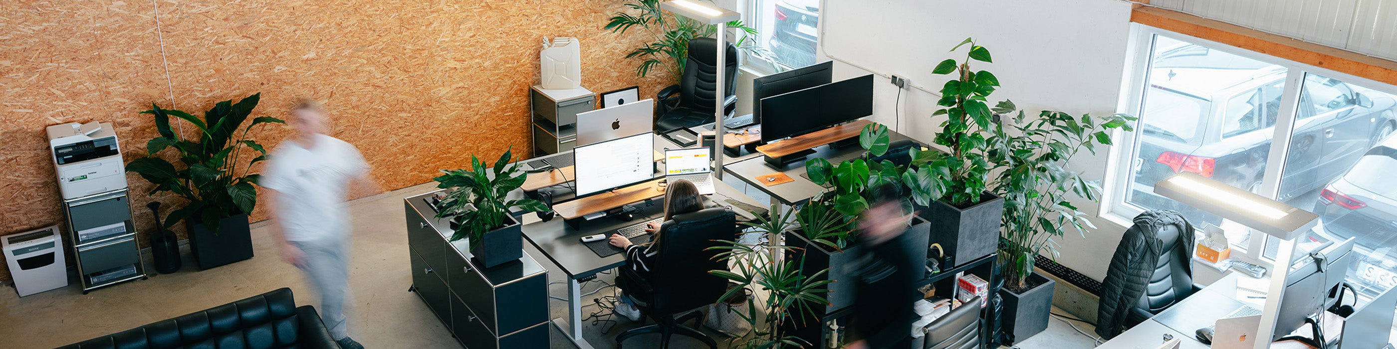 BALOLO, Office, Homeoffe, Monitorständer, Monitorerhöhung, Monitorständer Holz, Schreibtischzubehör, Schreibtisch Organizer, Schreibtisch Aufbewahrung, Kablemanagement, organisierter Arbeitsplatz, Home Office, Homeoffice, Bürozubehör